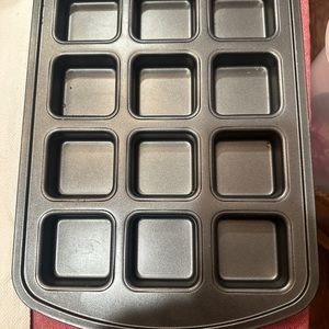 Pampered chef brownie pan. Only used once.